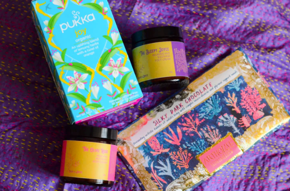 Temple to toes gift set from Olive & Joyce. Containing chocolate, foot cream, body cream and organic tea by Pukka.