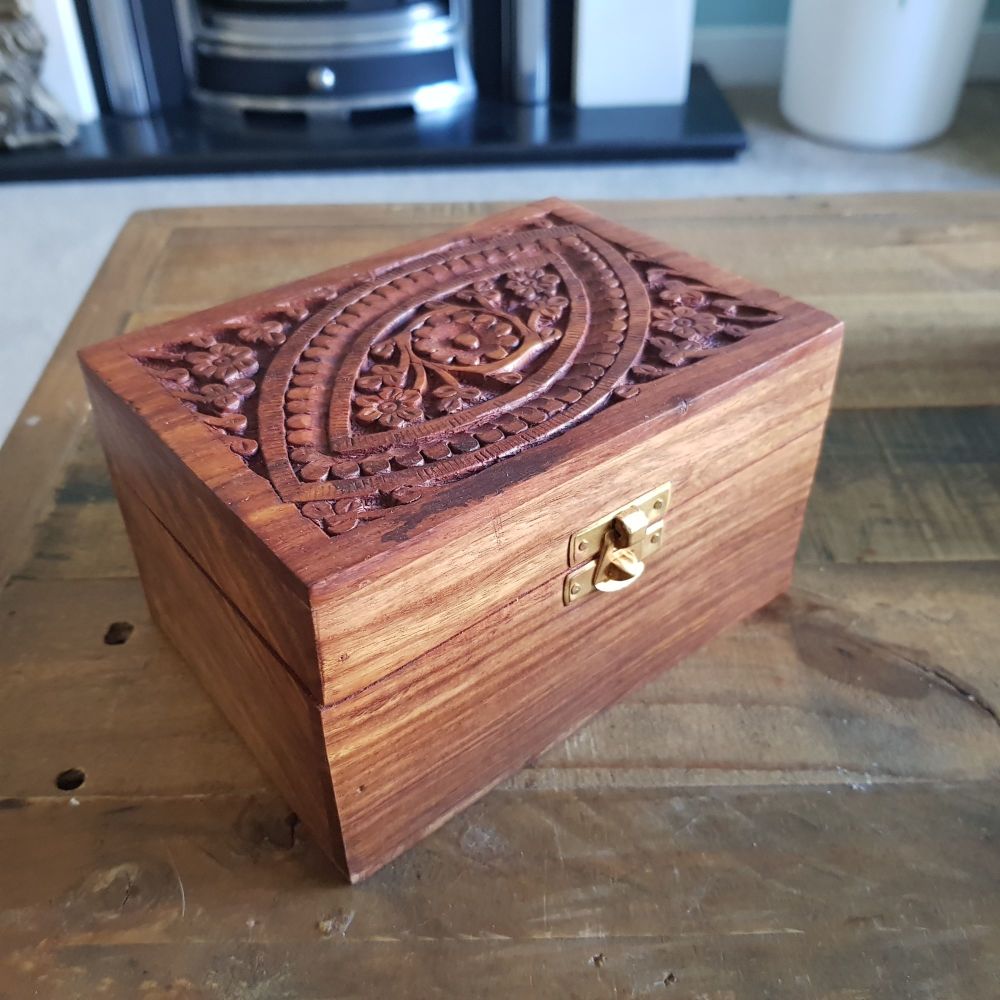 Wooden aromatherapy oil storage box for 12x 10ml essential oil bottles