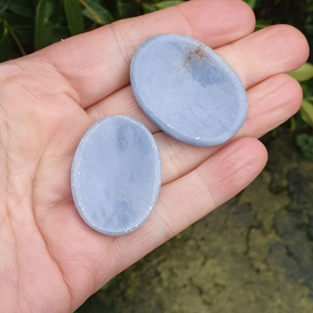 Angelite Worry Palm Stone: Soothes stress and anxiety