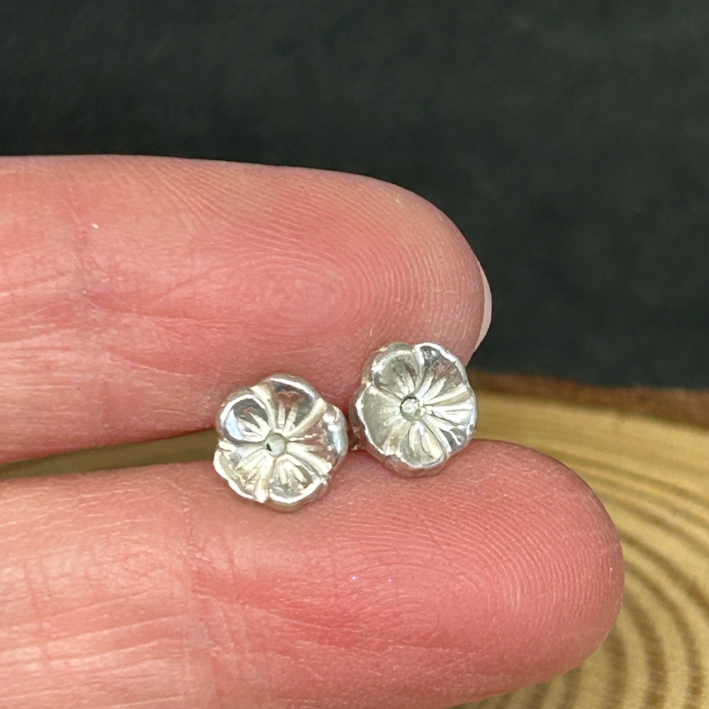 Fine silver flower studs