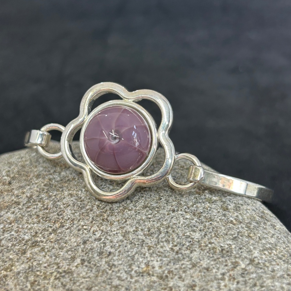 Flower frame with a flower clip bangle