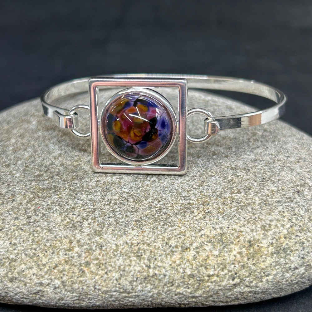 Square frame clip bangle