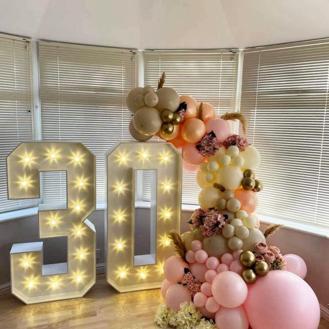 Light up 30 Numbers with organic balloon display with flower accessories