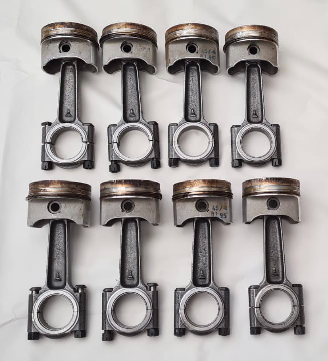 Ferrari F40 Connecting Rods and Pistons for F120 2.9 V8, Set of 8 - 133023 / 122064