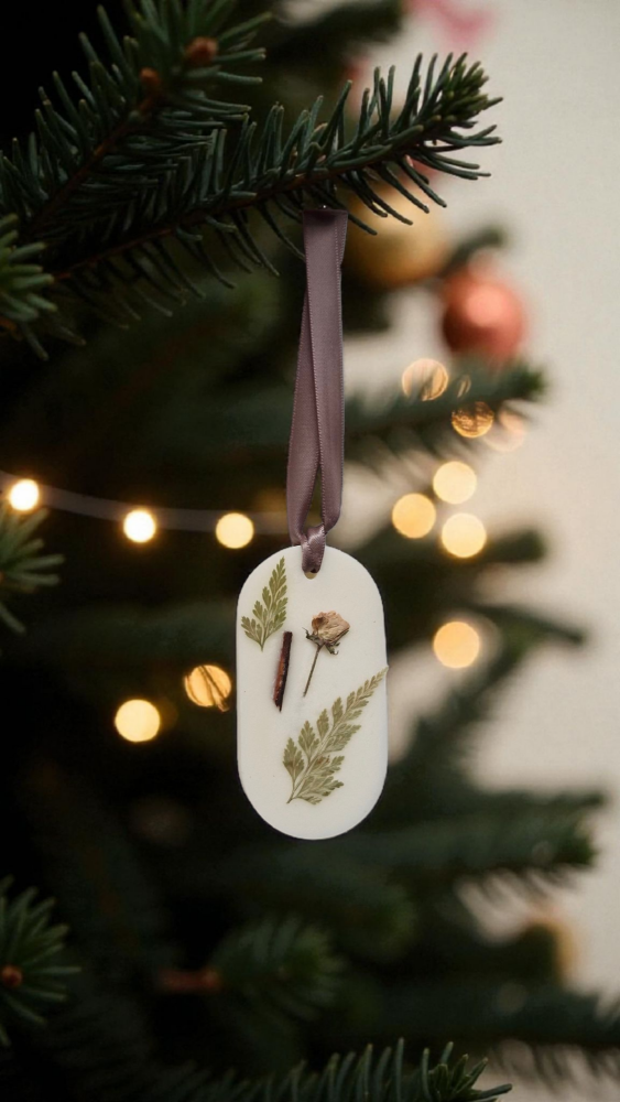 Gingerbread botanical hanging aroma tablet