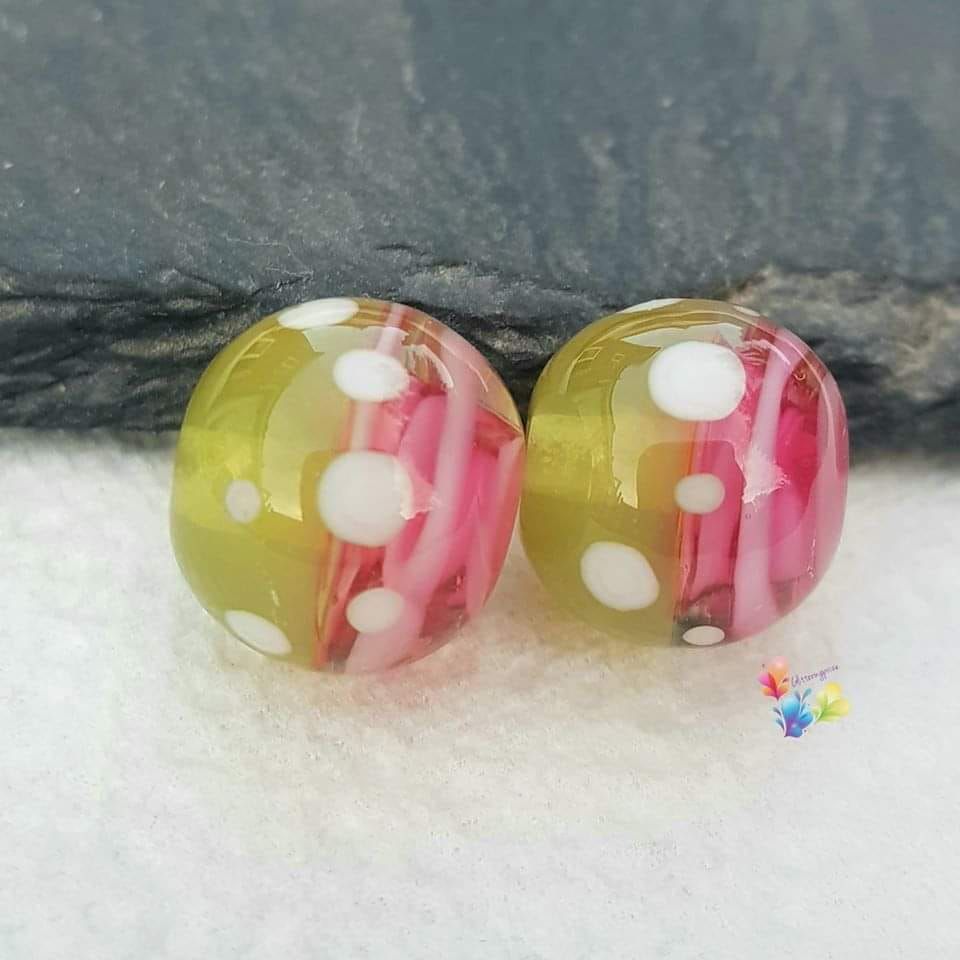 Pink Ribbon & Green  Spot Round  Glass Lampwork Beads