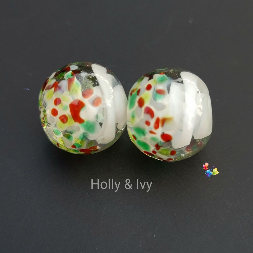 Holly & Ivy White Ribbon Christmas Pair Lampwork Beads