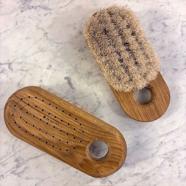 BODY BRUSH - SHORT HANDLED