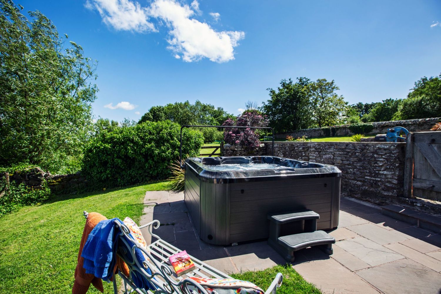 Rent party house, cottage and glamping site with event barn WernY_Cwm