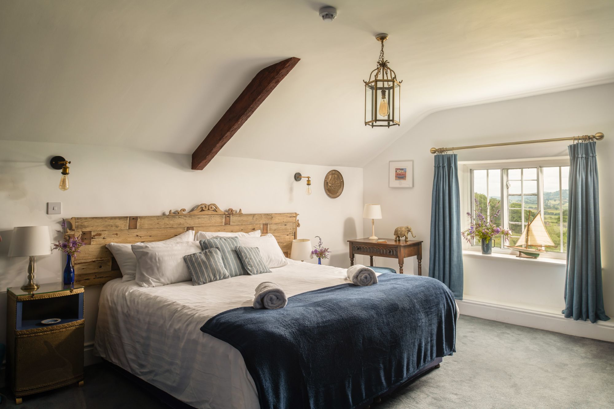 Farmhouse-Captains-Room-Wonderful-Escapes-Wales-182