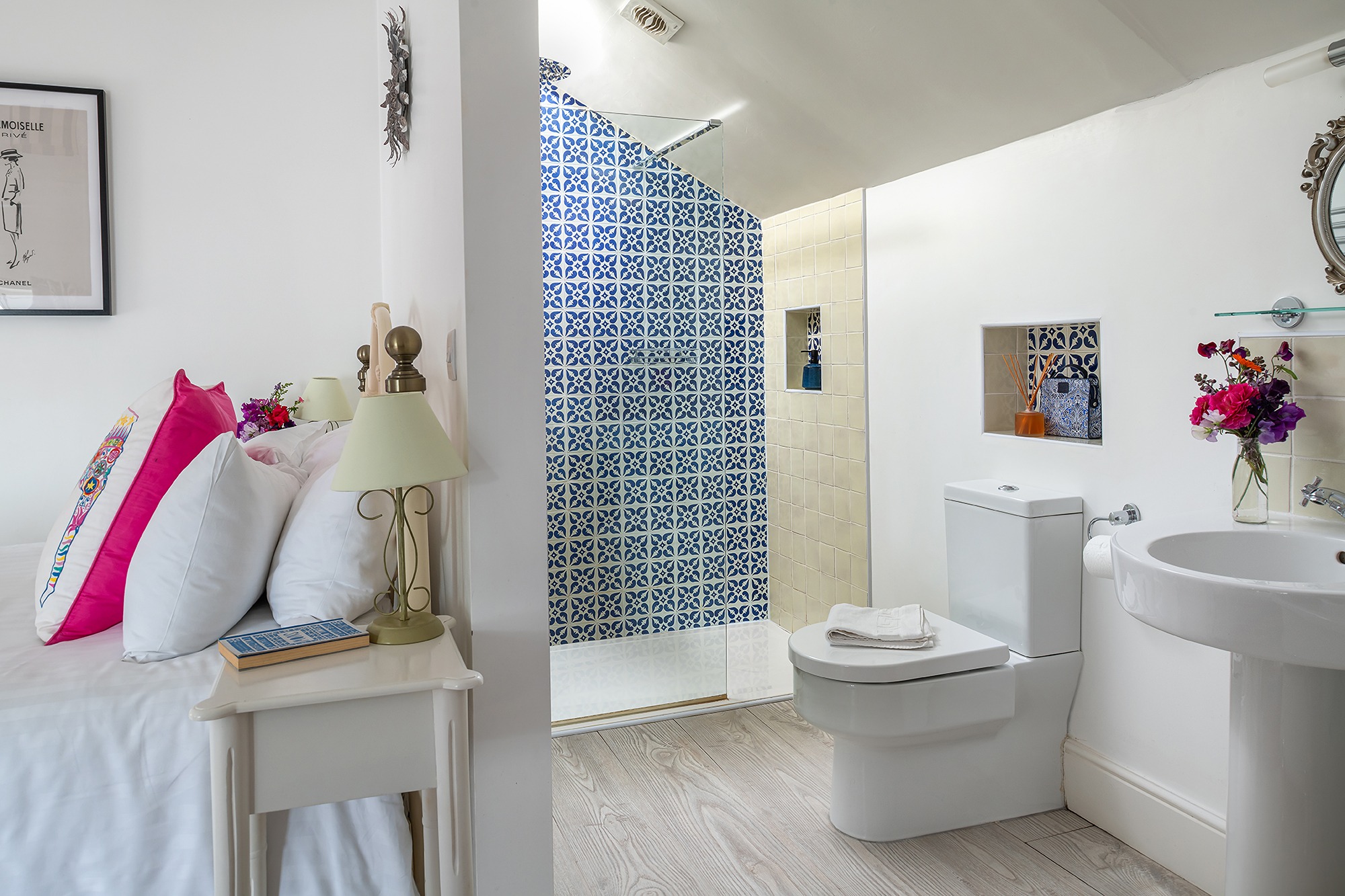 cottage master en suite.jpg