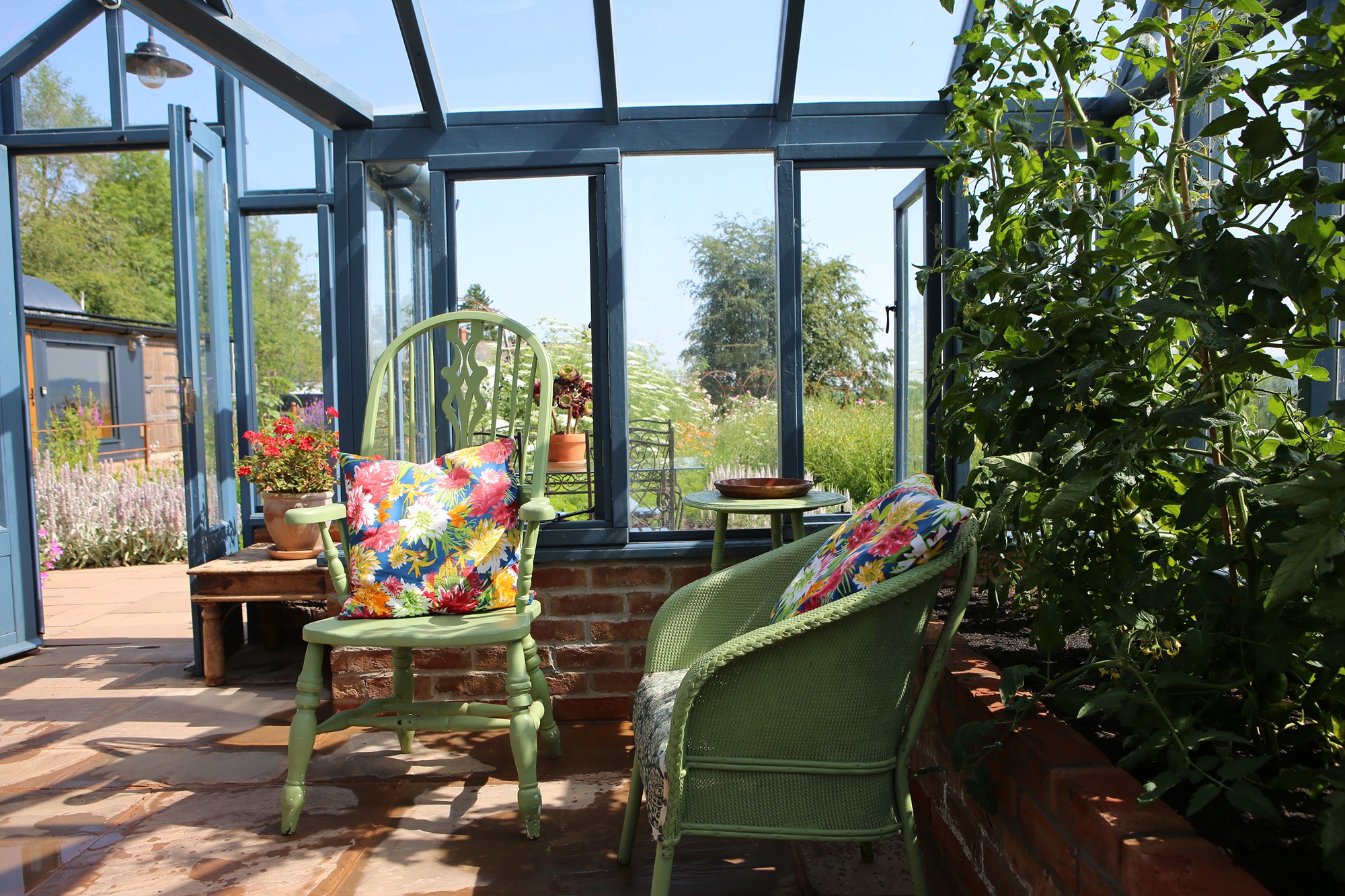 glasshouse-calm-relax-flowers.JPG