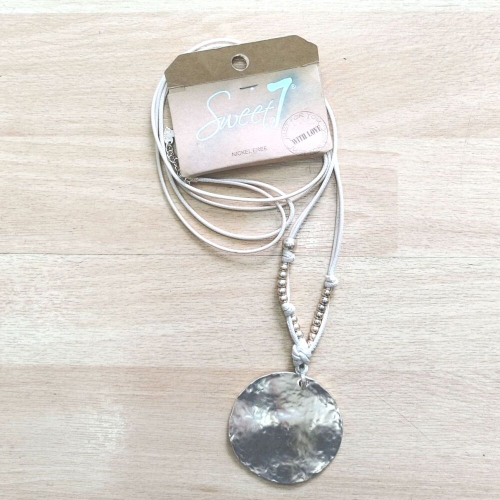 Long rope-like fibre necklace with metallic circular pendant