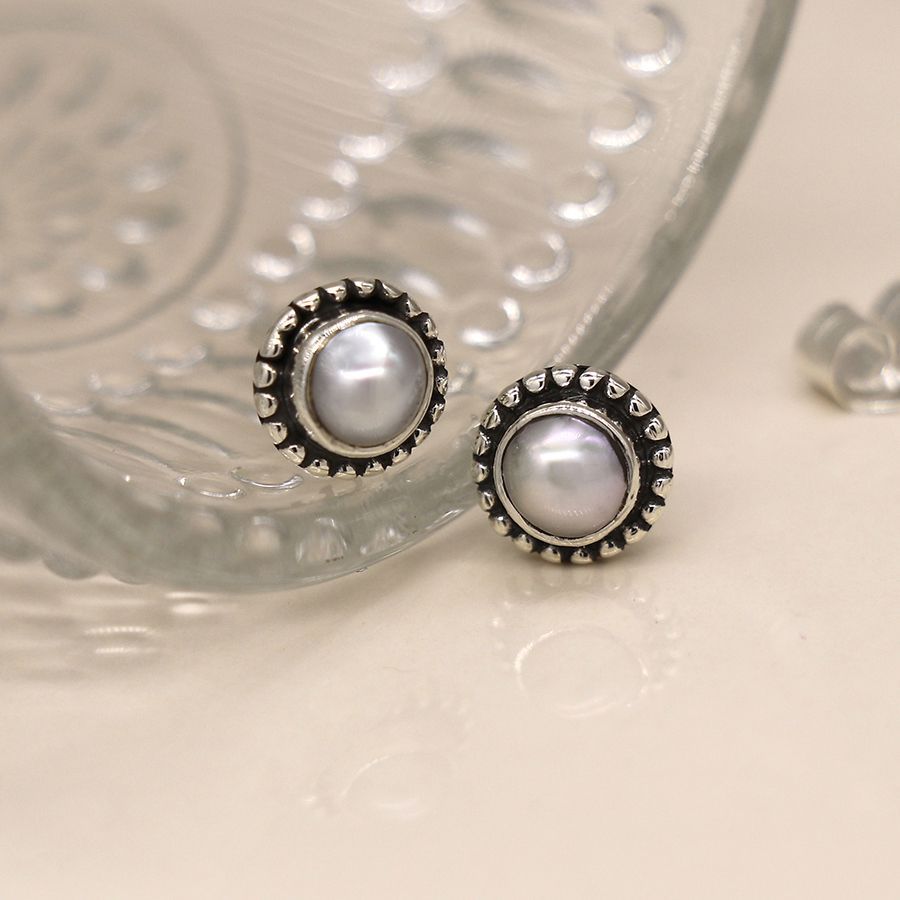 Sterling silver decorative edged pearl stud earrings