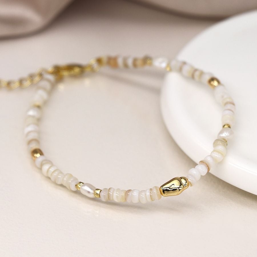 Seed pearl and faux gold beads bracelet