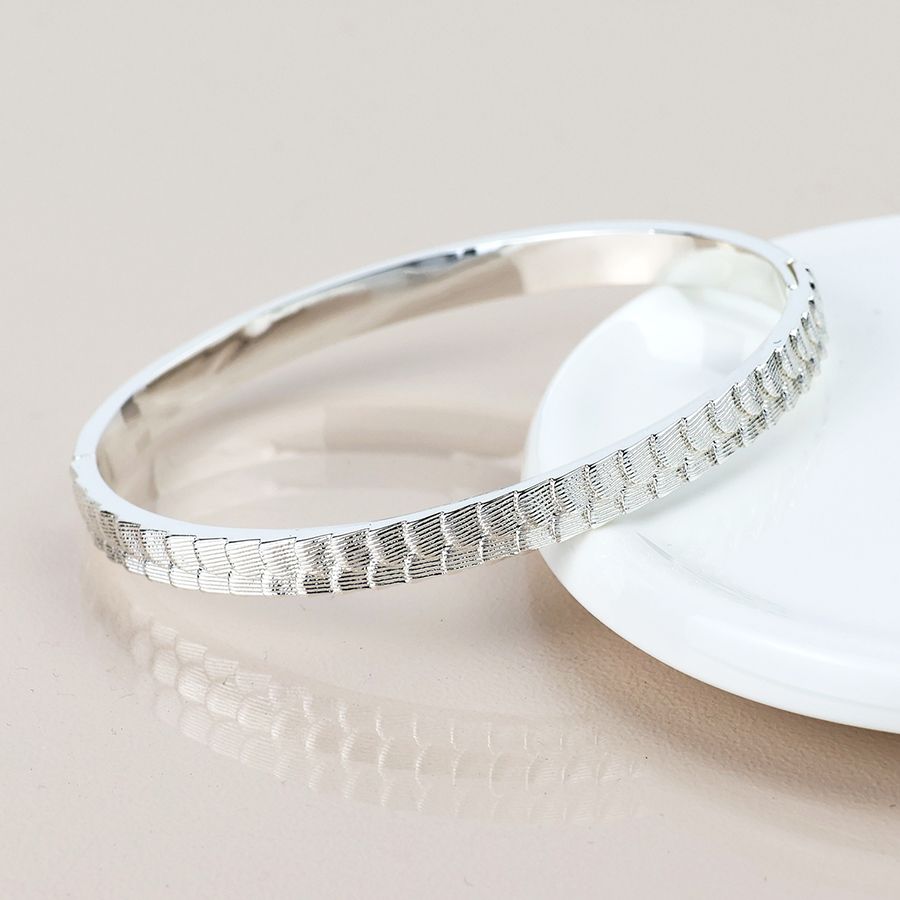 Silver plated scallop embossed bangle