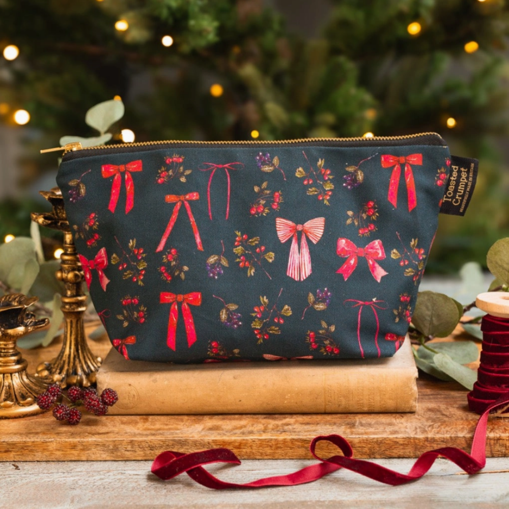 Bows & Berries (Noir) Wash Bag