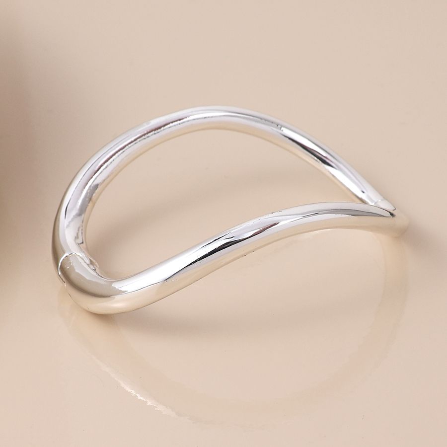 Silver plated simple curve hinged bangle