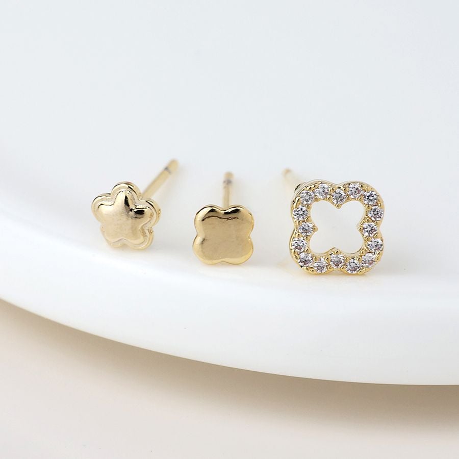 Golden triple quatrefoil stud earring set