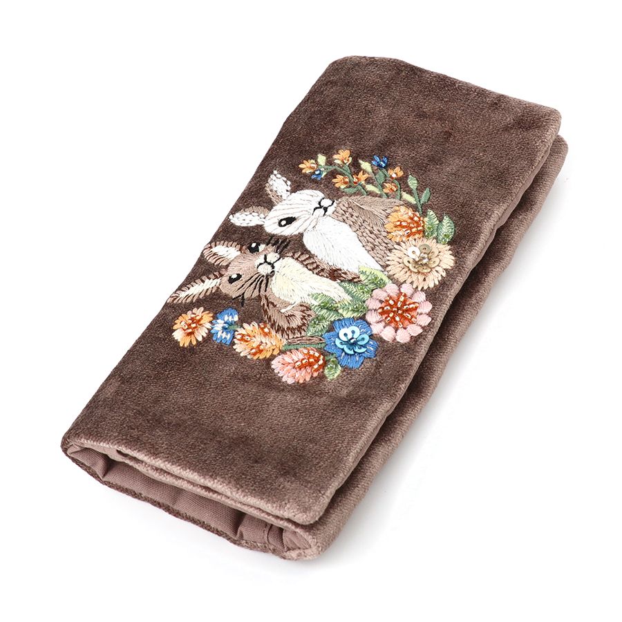 Cocoa velvet bunnies jewellery roll