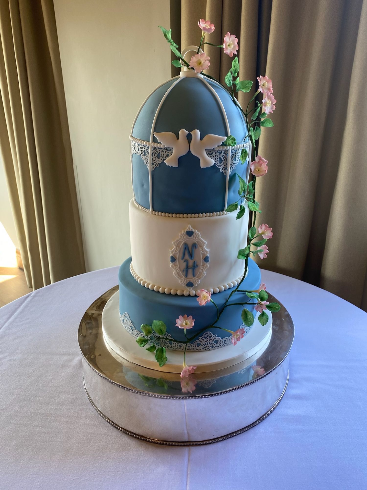 Wedding cake with doves