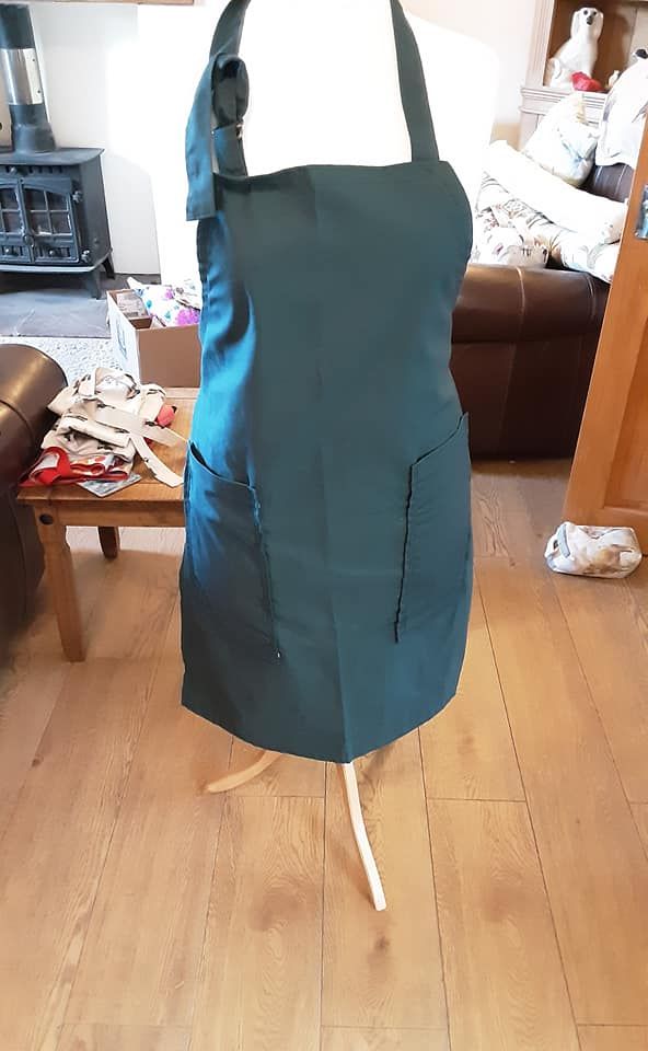 green gardeners apron.jpg