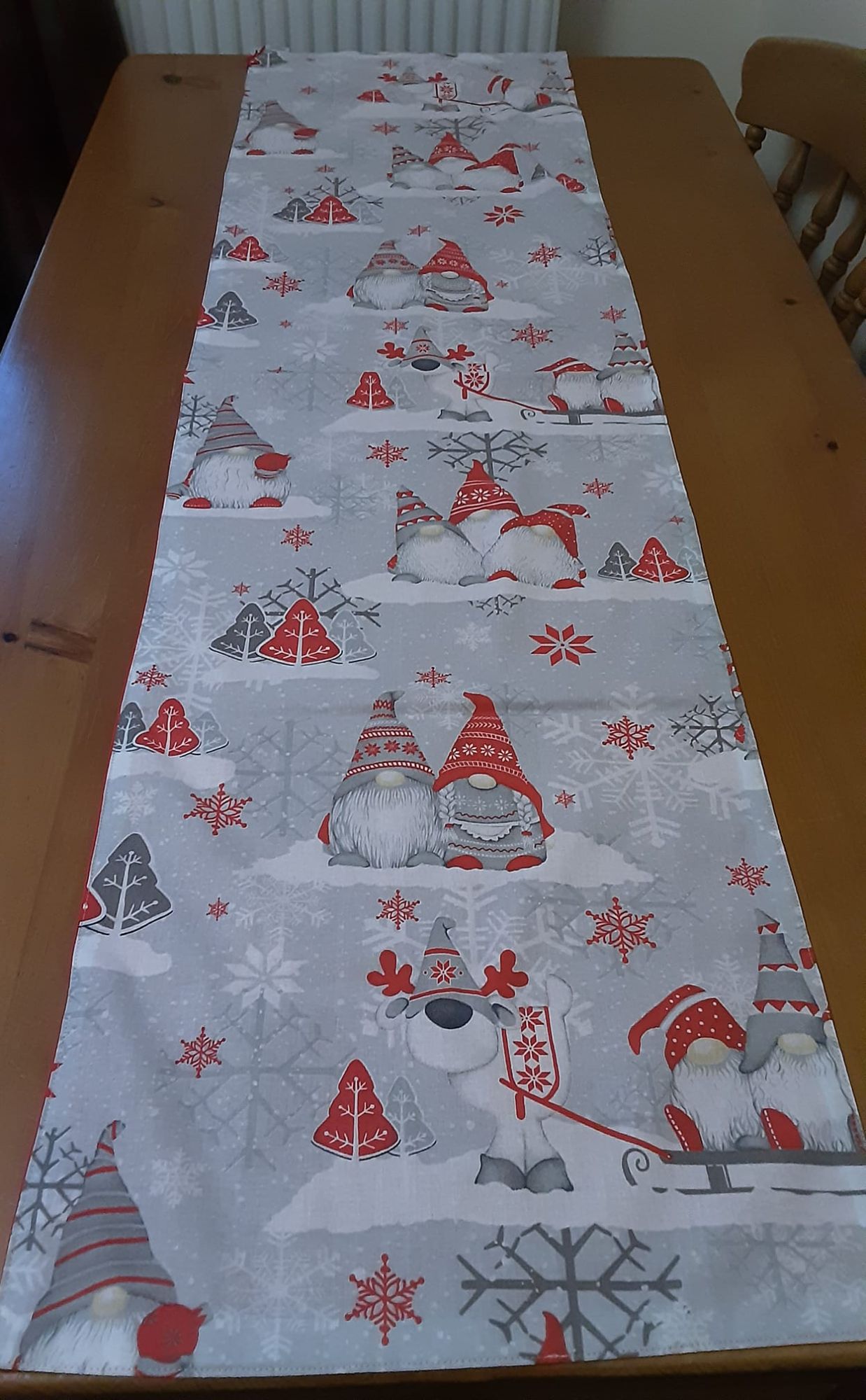 xmas Gnome runner.jpg