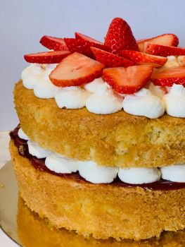 Victoria Sponge Cake, 8"/20cm
