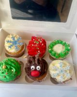 Festive friends cup cakes