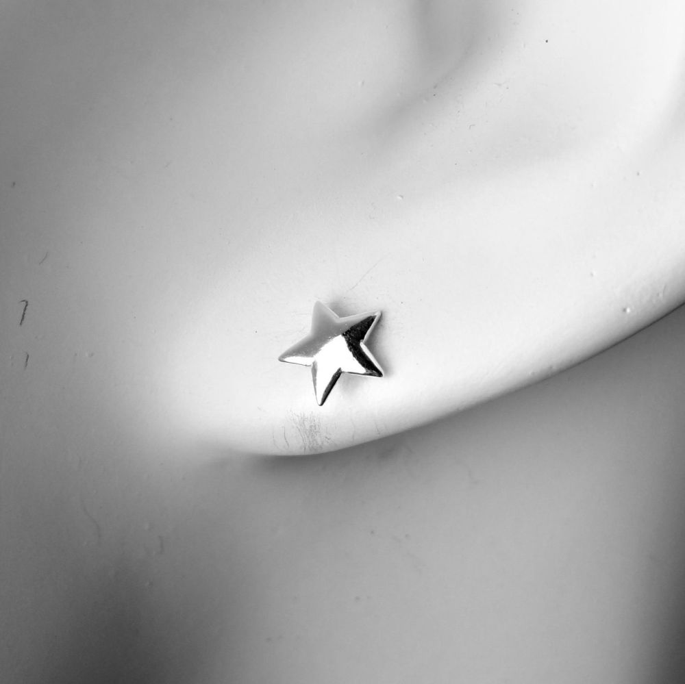 6mm sterling silver dainty/small star stud earrings, in a gift box