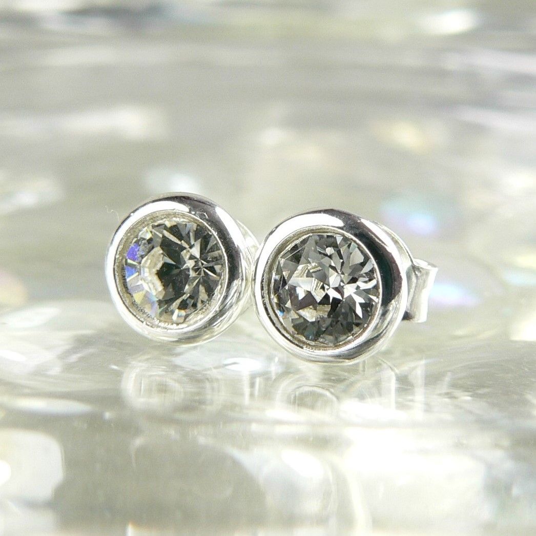 5.5mm sterling silver stud earrings made with Crystal Swarovski Elements in a gift box (colourless/clear)