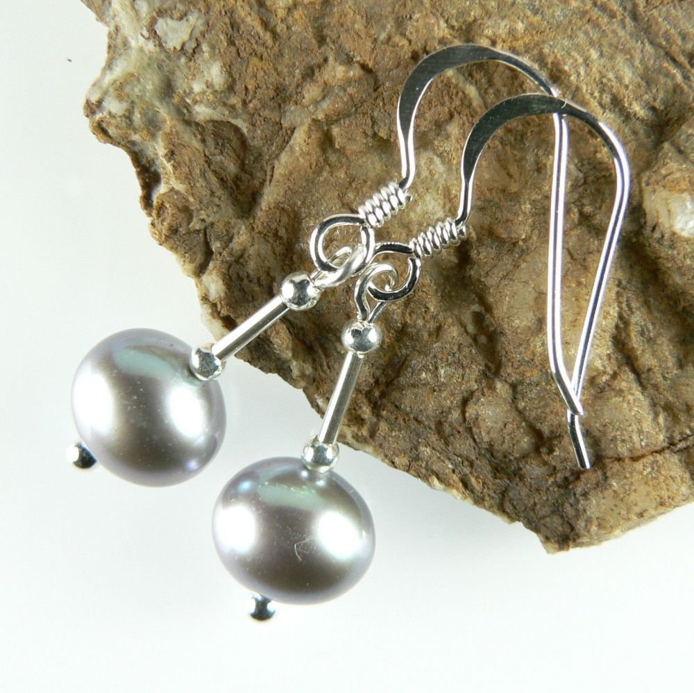 Sterling silver 7.5mm (+/-) freshwater pearl drop earrings, in a gift box (silver peacock, dyed) (M)