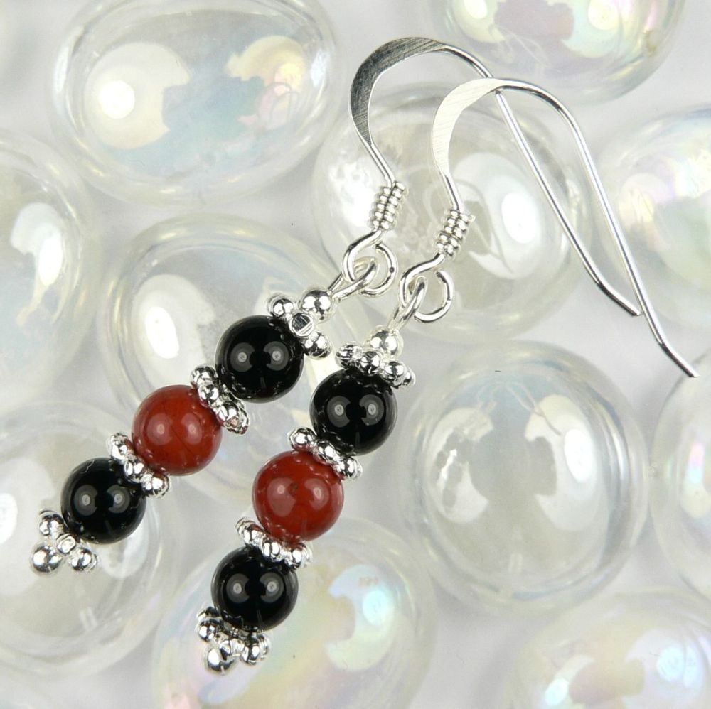 Sterling silver 4mm (+/-) Red Jasper & Black Onyx semi-precious stone drop earrings, in a gift box