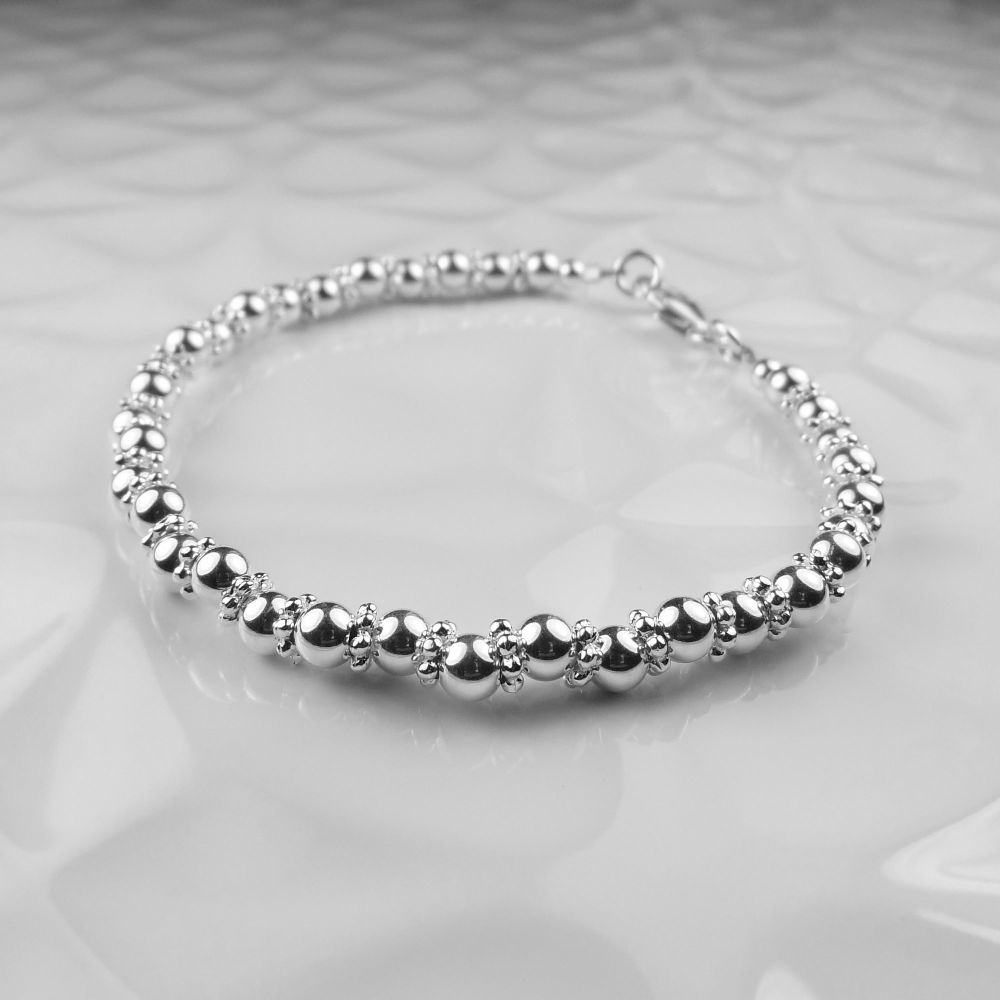 Sterling silver beaded bracelet, with lobster clasp, in a gift box - 4mm smooth beads, 4mm daisy beads (ref #2)