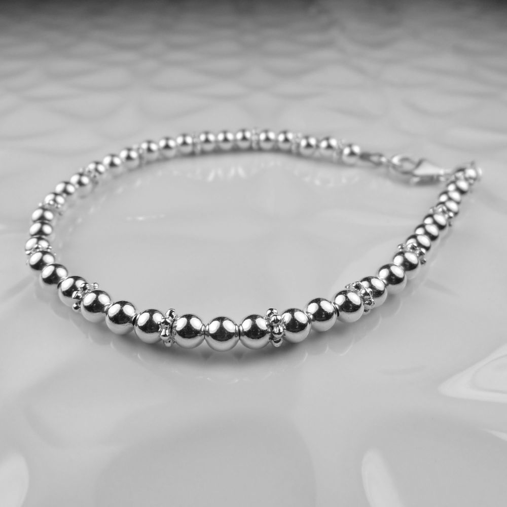 Sterling silver 4mm smooth & 4mm daisy beaded bracelet