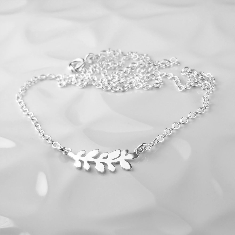 Sterling silver 20mm olive branch connector necklace, length 19 inches / 48 cm, in a gift box, with silver polishing cloth