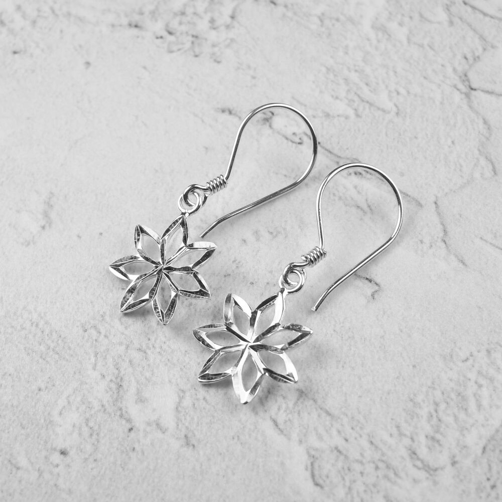Sterling silver 12mm lily flower drop/dangle earrings, in a gift box  (30068)