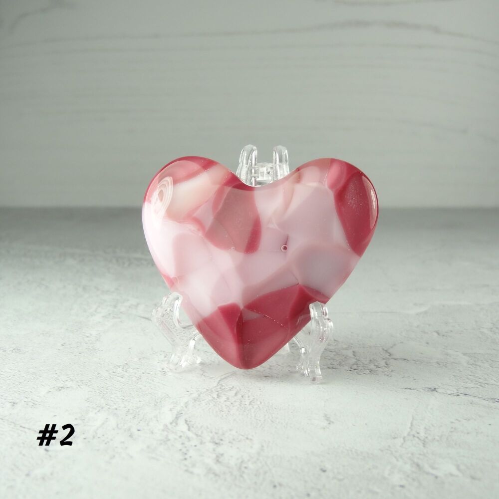 Handcrafted pink fused glass heart with a stand - 5 cm (+/-) heart (#2)