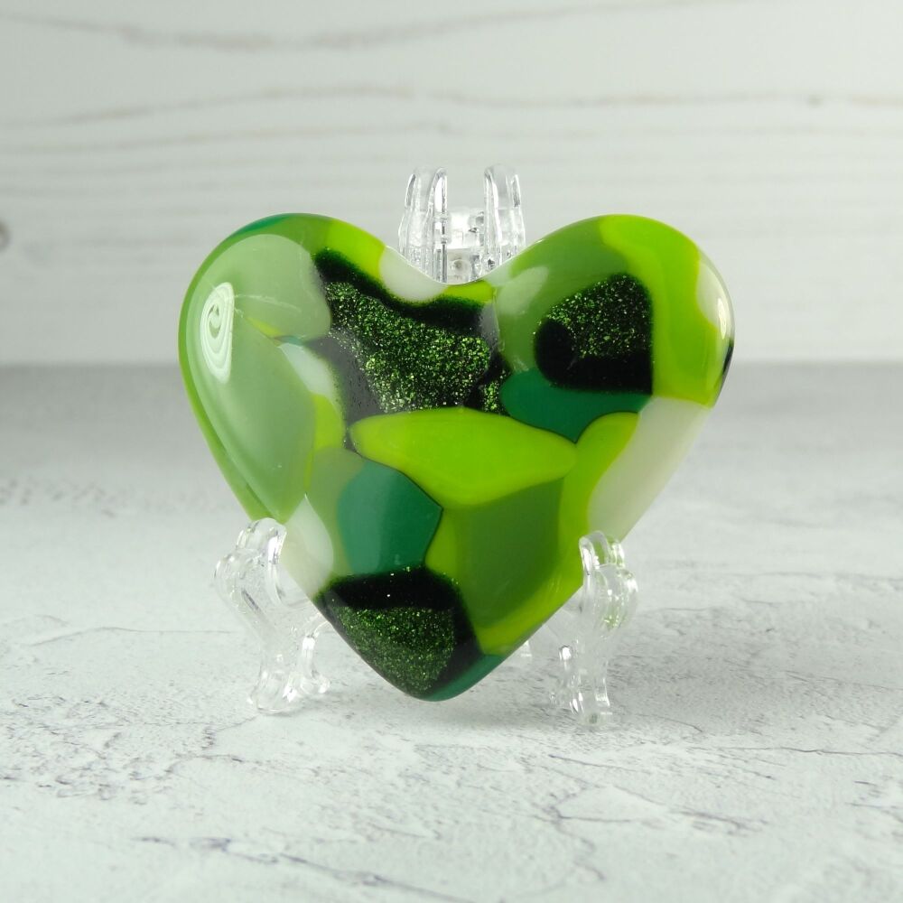 Handcrafted green fused glass heart with a stand - 5 cm (+/-) heart (#153)