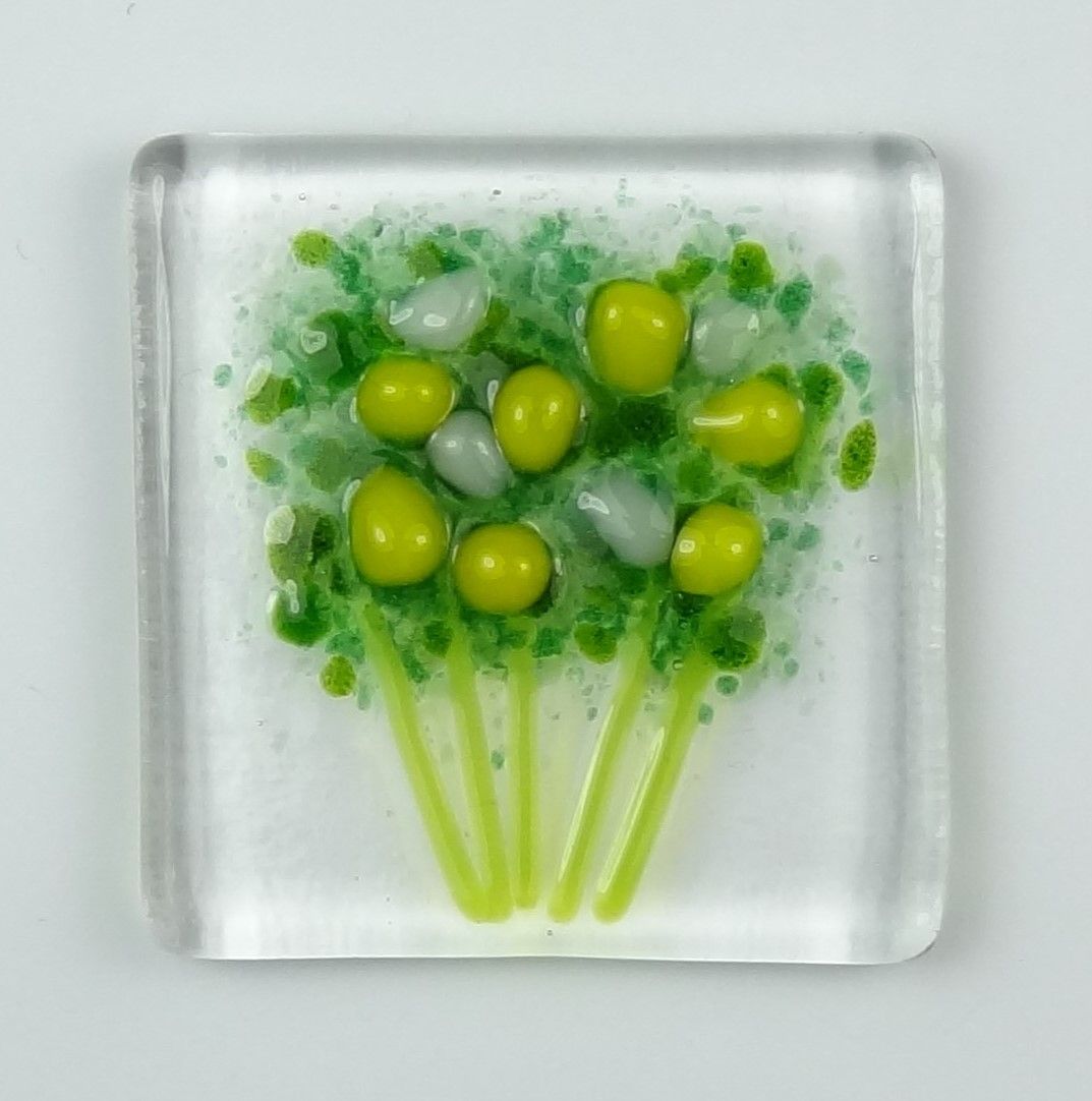 Handmade fused glass art greeting card, any occasion ~ yellow & white flowers, floral, bouquet ~ 4x4 inch card, 1.5 inch (+/-) glass (#447)