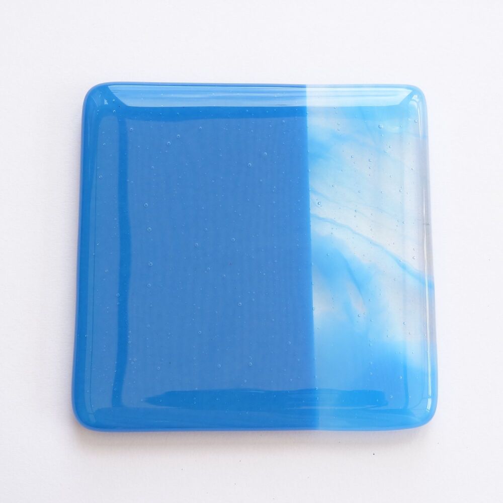 Fused glass blue streaky coaster, with bumper feet, handcrafted, 9cm (#0193)