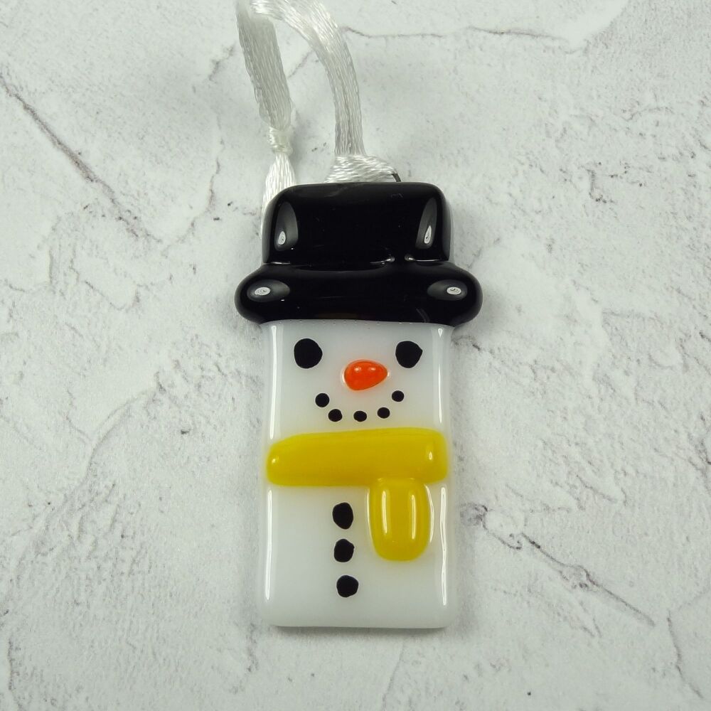 Fused glass snowmen tree decorations — Handmade & festive - 5 x 2cm (yellow belt)