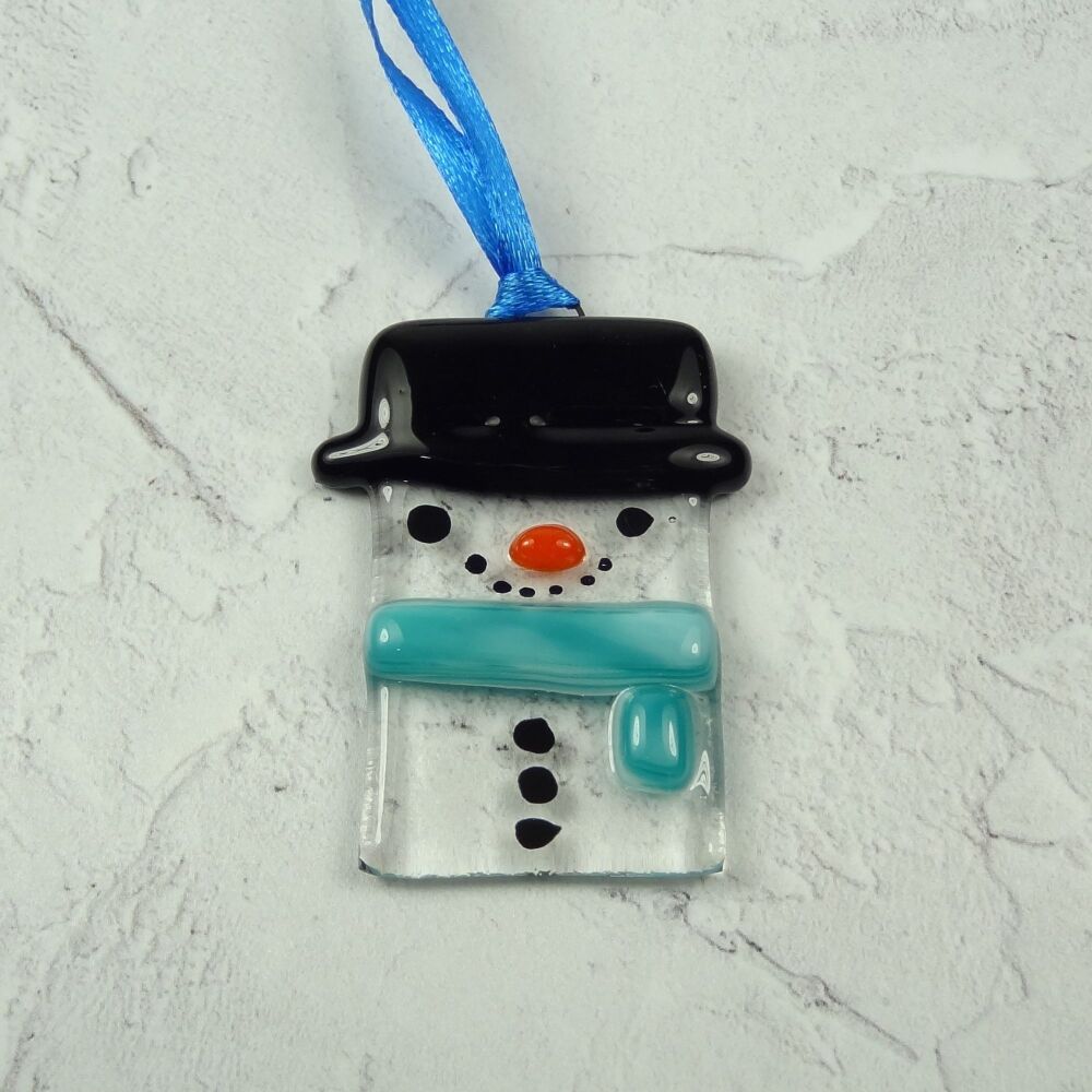 Fused glass snowmen tree decorations — Handmade & festive - 5 x 3cm (clear base, turquoise belt)