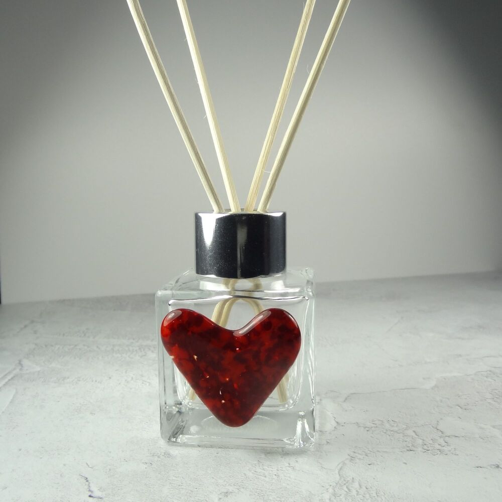 Handcrafted red heart decorated fused glass reed diffuser &ndash; A unique gift with 4 reeds