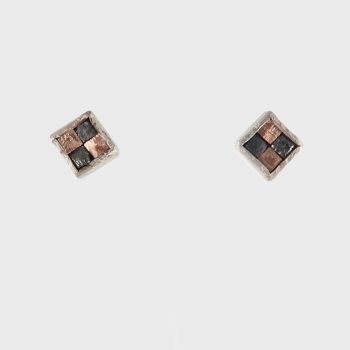 Rough diamond and red gold stud earrings