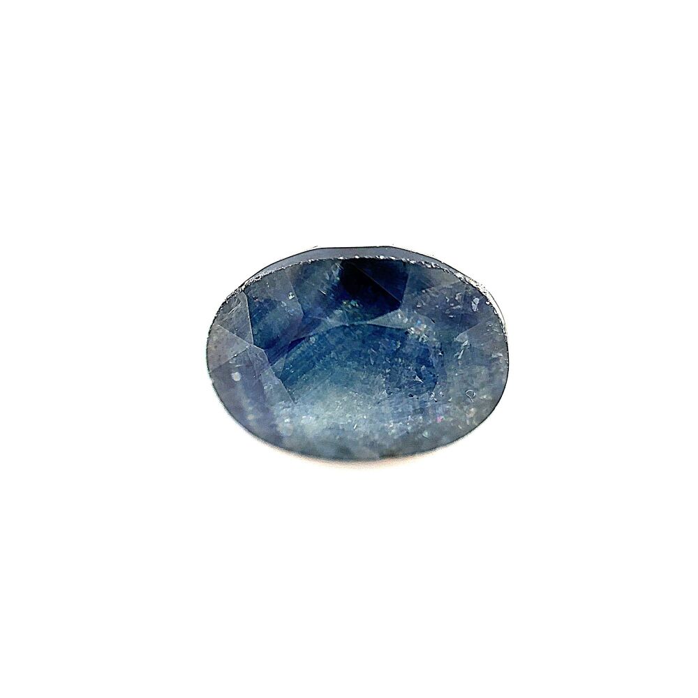 Blue sapphire with growth zone pattern
