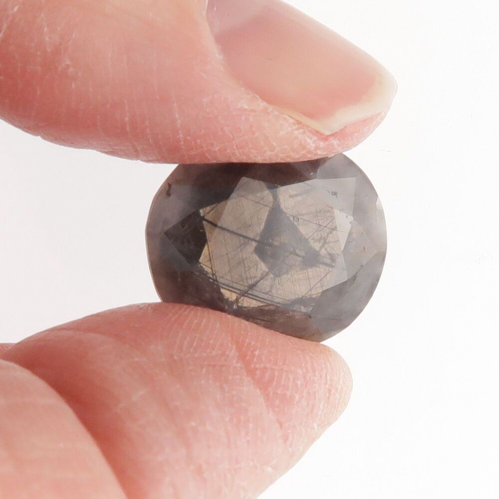 Sapphire faceted with golden sheen & growth pattern - 2830