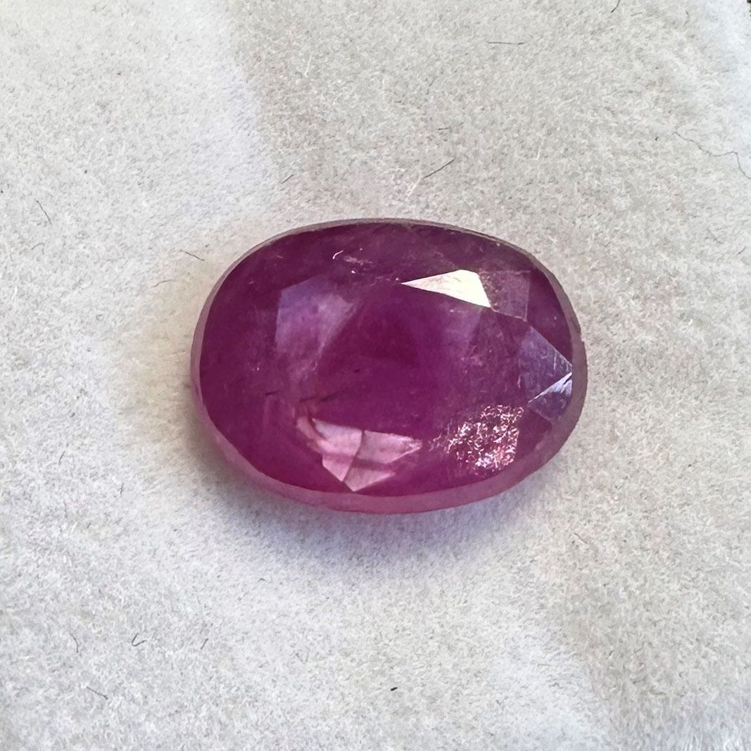 Sapphire faceted deep pink sheen with growth zone pattern - 2632