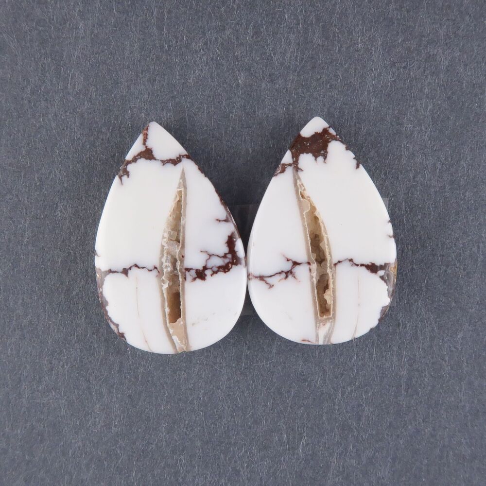 Magnesite pair with druzy - 3622