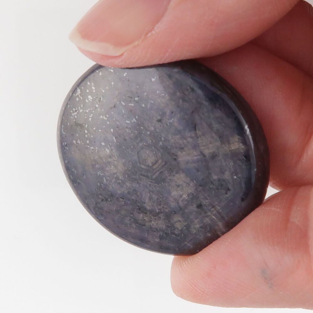 Sapphire cabochon with sheen & trapiche-like inclusions - 3722